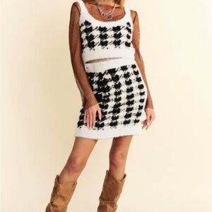 J.NNA Scoop Neck Wide Strap FUZZY Top and Skirt Sweater Set women’s large